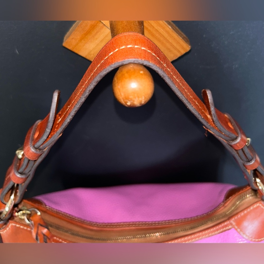 Dooney & Bourke Pink & Tan Pebble Grain Hobo bag -EUC- - Picture 5 of 16